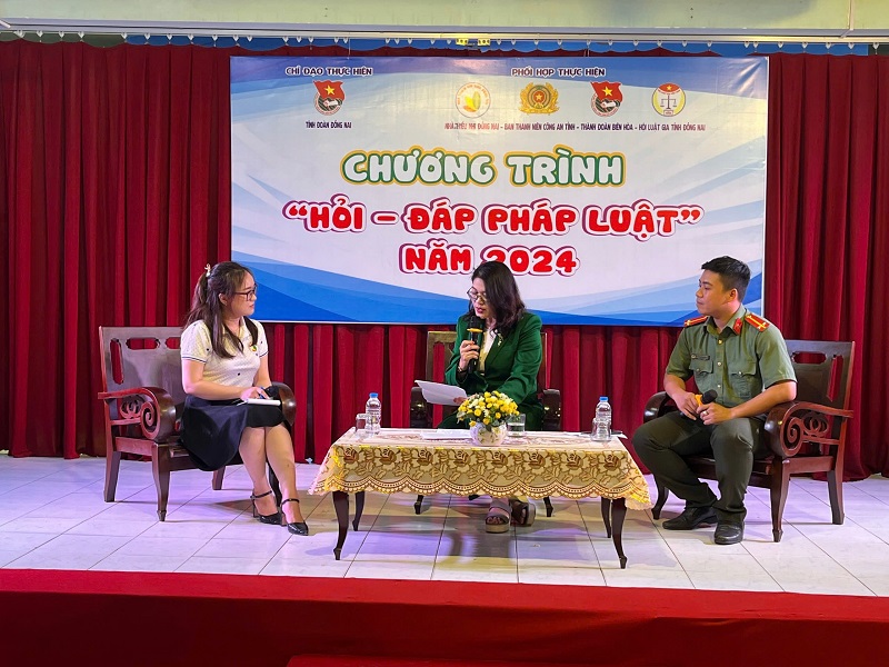 Hoi dap phap luat_2.jpg