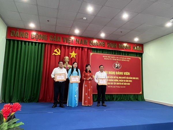 Hoi nghi Dang vien2_2.jpg