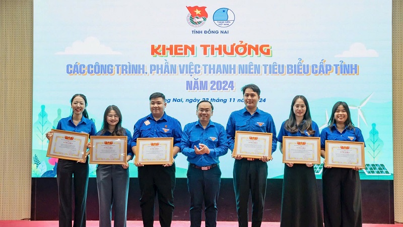 Khen thuong mo hinh San choi phap luat_2.jpg