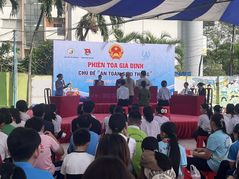 phien toa gia dinh_2.jpg