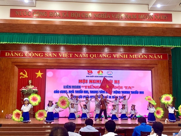 Tru bi Lien hoan Tieng ken Doi ta 2022-1_2.jpg
