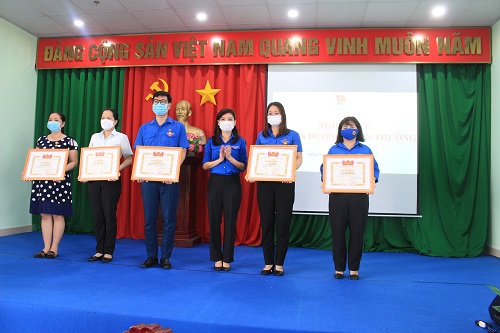 anh 3. khen TW đoàn_2.jpg
