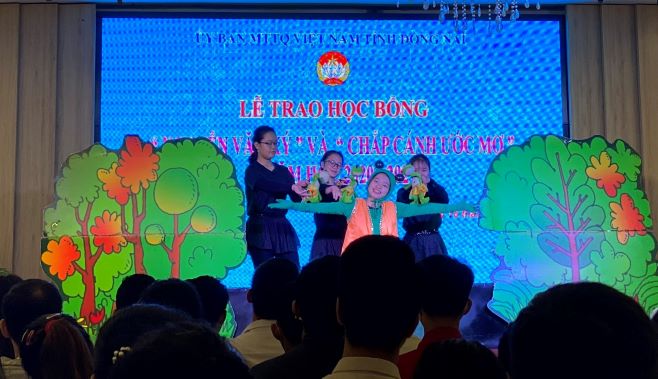 01 NTN  2020 phuc vu hoc bong ng van ky.jpg