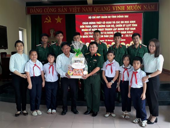 01 NTN 2020 tang qua em yeu chu bo doi 1.jpg